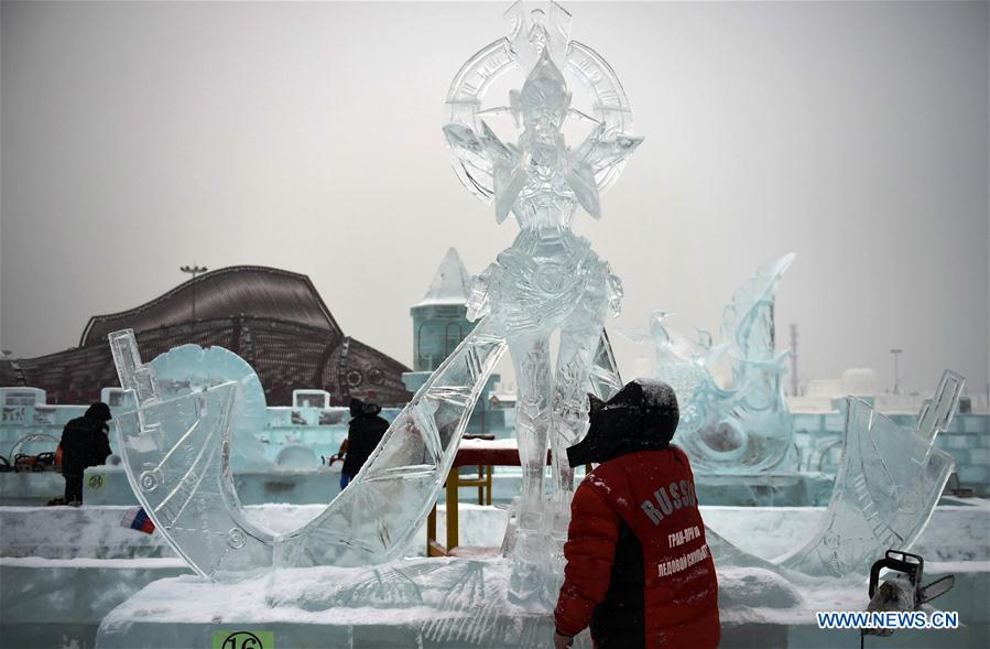 CHINA-HEILONGJIANG-HARBIN-ICE SCULPTURE (CN)