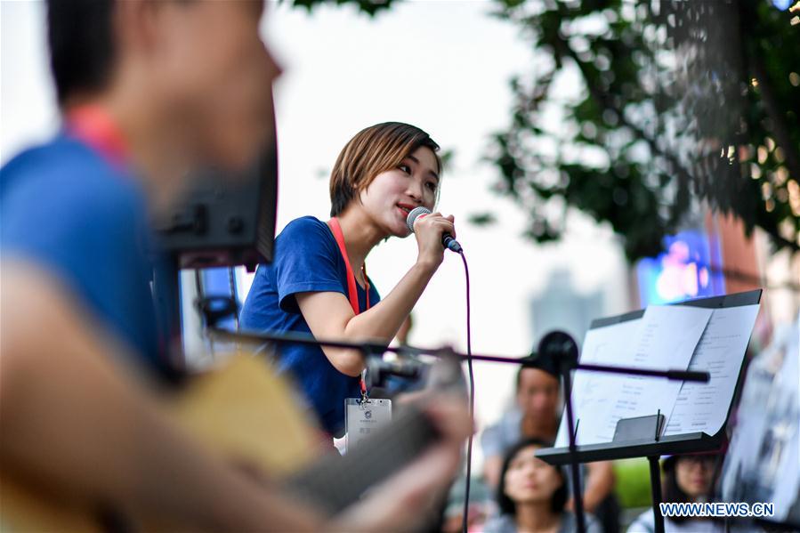 CHINA-CHENGDU-STREET BAND (CN)