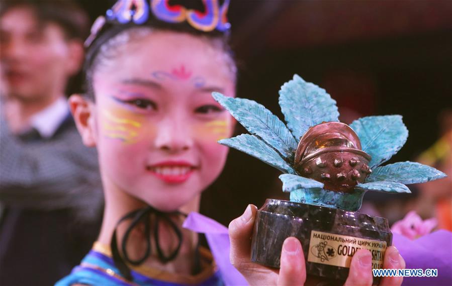 UKRAINE-KIEV-CHINESE ACROBATS-TOP PRIZE