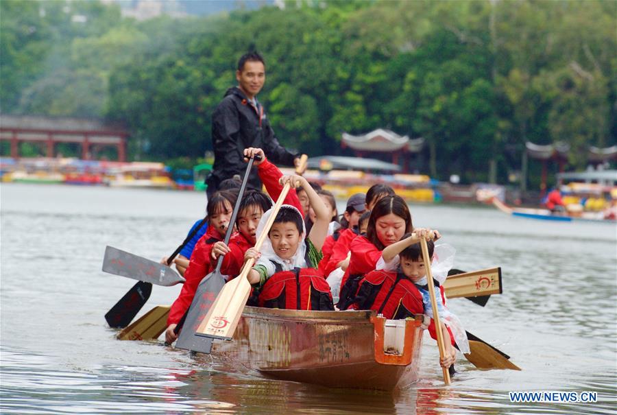 CHINA-FUZHOU-DRAGON BOAT RACE-STUDENTS-EXPERIENCE (CN)