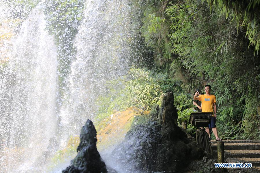 #CHINA-HUNAN-WATERFALL-LEISURE (CN)