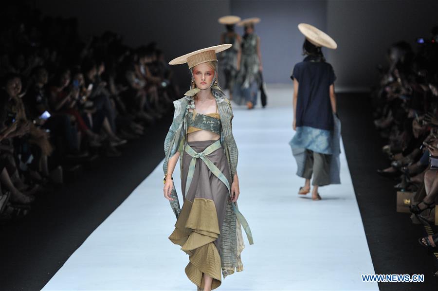 INDONESIA-JAKARTA-FASHION WEEK-HUMBANG SHIBORI AND PURANA