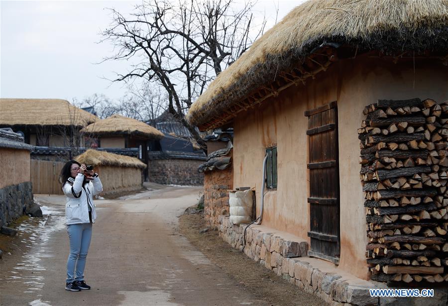 SOUTH KOREA-GYEONGSANGBUK-DO-ANDONG-HAHOE VILLAGE