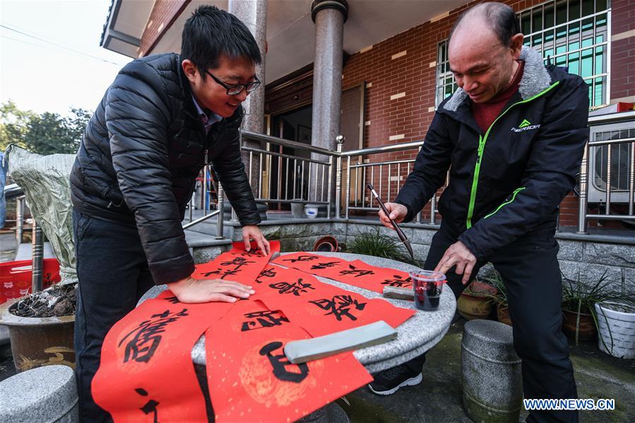 CHINA-ZHEJIANG-HUZHOU-SPRING FESTIVAL-PREPARATION (CN)