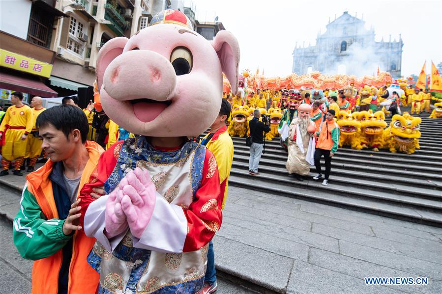 CHINA-MACAO-SPRING FESTIVAL-CELEBRATION-DRAGON DANCE (CN)