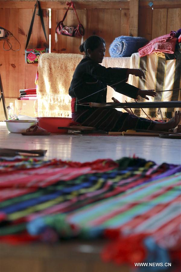 CHINA-YUNNAN-WA ETHNIC GROUP-WEAVING EXPERIENCE WORKSHOP (CN)