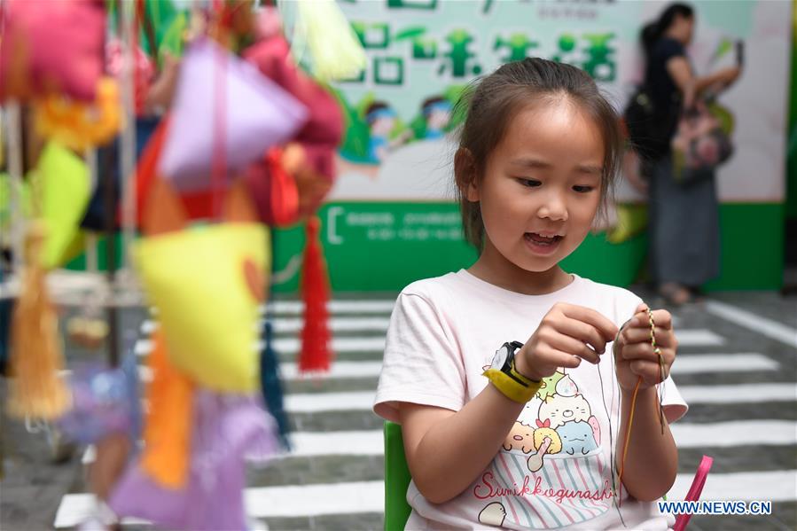 CHINA-DRAGON BOAT FESTIVAL-FOLK CUSTOMS (CN)