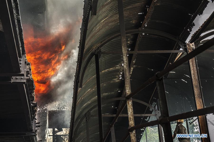 INDIA-KOLKATA-CHEMICAL STORAGE-FIRE 