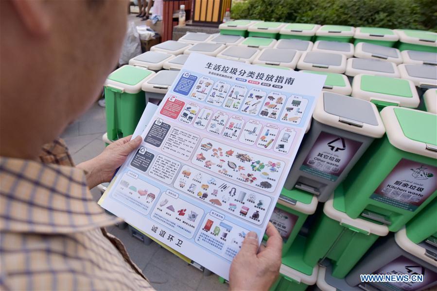 CHINA-XINJIANG-URUMQI-GARBAGE SORTING (CN)