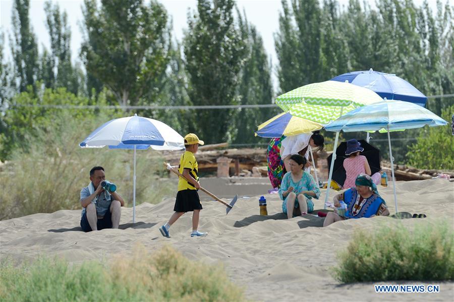 CHINA-XINJIANG-TURPAN-SAND THERAPY (CN)