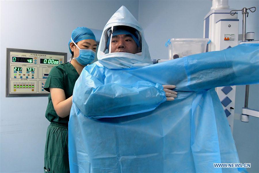 CHINA-HENAN-ZHENGZHOU-SURGEON-FENG XIULING