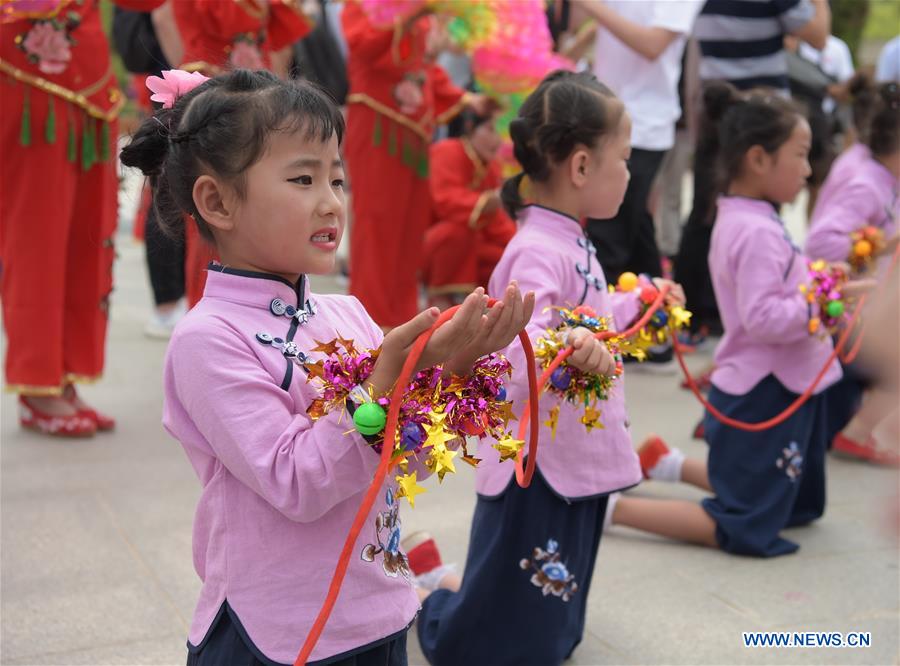 CHINA-GANSU-FOLK CUSTOM-YOUNG LADIES' FESTIVAL (CN)