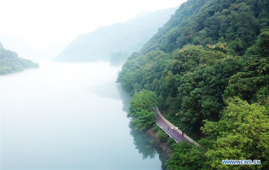 CHINA-ZHEJIANG-JIANDE-FOG-SCENERY (CN)