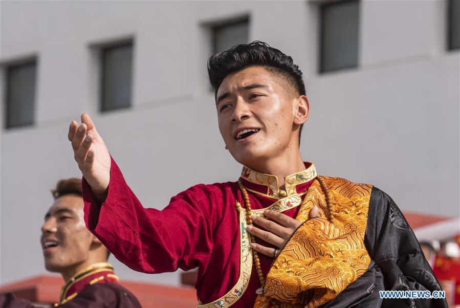 CHINA-TIBET-LHASA-UNIVERSITY STUDENTS-PERFORMANCE (CN)