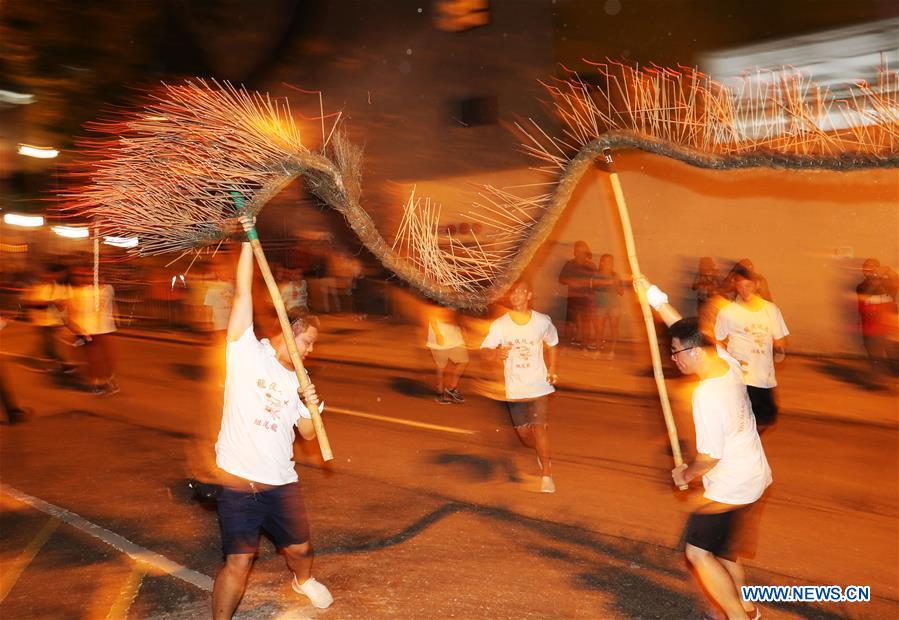 CHINA-HONG KONG-FIRE DRAGON DANCE (CN)