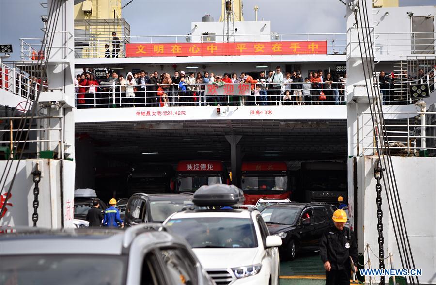 CHINA-HAIKOU-PORT-SPRING FESTIVAL-TRAVEL RUSH (CN)