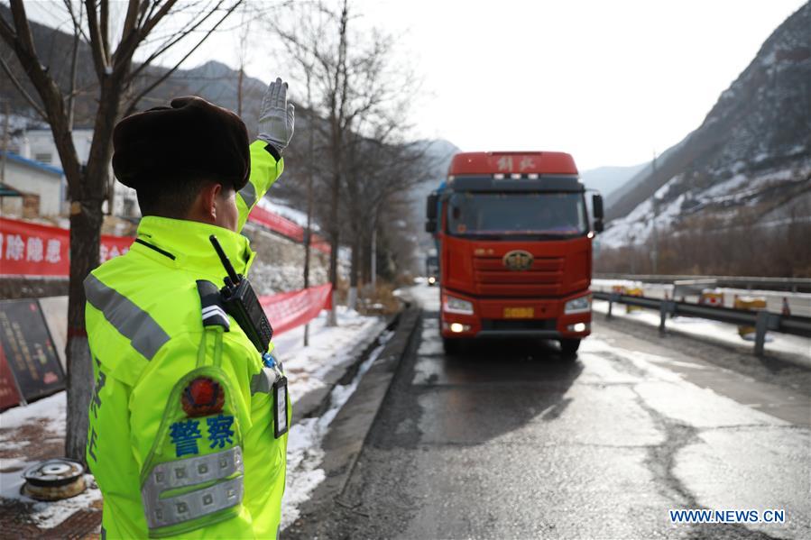 CHINA-GANSU-LANZHOU-LUNAR NEW YEAR EVE-TRAFFIC POLICE (CN)