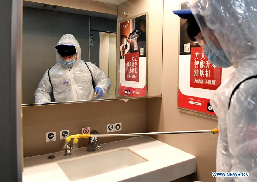 CHINA-HENAN-ZHENGZHOU-HIGH-SPEED RAILWAY-CLEANING-NOVEL CORONAVIRUS (CN)