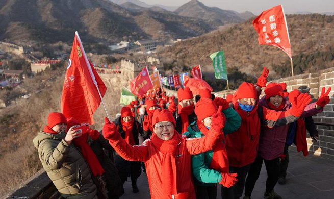 People visit Great Wall to celebrate New Year in Beijing