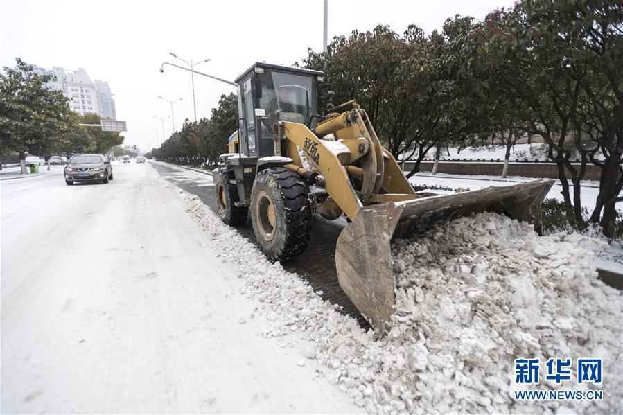 （新华全媒头条）（9）雨雪冰冻中，他们奋力前行——基层党员干群抗击冰雪灾害纪实