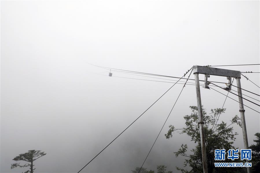 （图文互动）（8）特写：“八一”礼物，飞向云端哨所