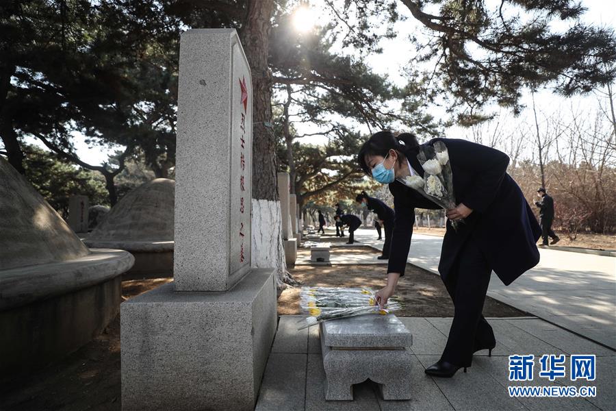 （图文互动）（3）穿越时空的思念——社会各界祭奠抗美援朝英烈侧记