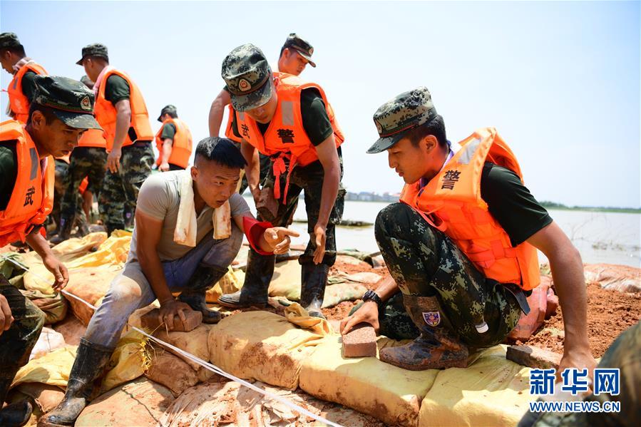 （防汛抗洪·图文互动）（2）洪水不退，子弟兵誓死不退——解放军和武警部队官兵参与洪涝灾害抢险救援记事