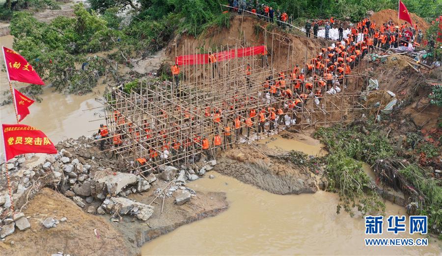 （防汛抗洪·图文互动）（10）洪水不退，子弟兵誓死不退——解放军和武警部队官兵参与洪涝灾害抢险救援记事