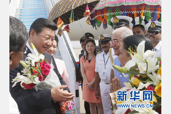 9月17日，国家主席习近平抵达古吉拉特邦艾哈迈达巴德市，开始对印度进行国事访问。 新华社记者 鞠鹏 摄