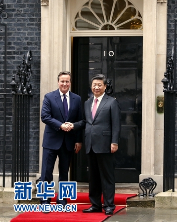 10月21日，国家主席习近平在伦敦唐宁街首相府同英国首相卡梅伦举行会谈。 新华社记者 鞠鹏 摄 