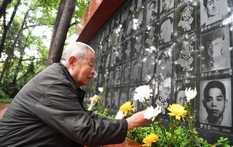 清明时节祭英烈 